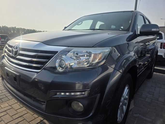 Used Toyota Fortuner I Facelift 2, 2.7 l, 2015 in Sharjah by Green Way Used Car, Grey color. GCC Specs | AUTO.AE