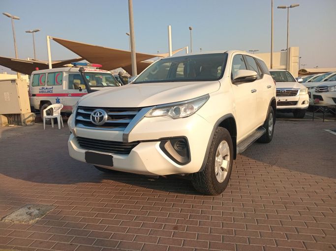 Подержанный Toyota Fortuner II, 2.8 л, 2018 в Шардже от Yamani Used Cars Trading LLC Белый цвет. GCC | AUTO.AE