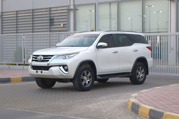 Подержанный Toyota Fortuner II, 4.0 л, 2016 в Шардже от Sama Al Sham Cars Белый цвет. GCC | AUTO.AE | Объявление #262019