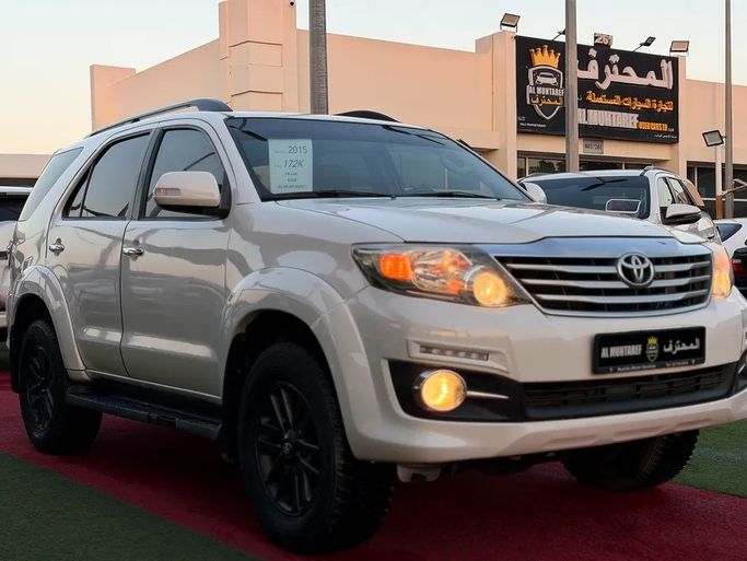 مستعملة Toyota Fortuner أنا فيس ليفت 2, 4.0 l, 2015 في في الشارقة من Al Muhtaref Used Cars، اللون أبيض. مواصفات الخليج | AUTO.AE | إعلان #272369