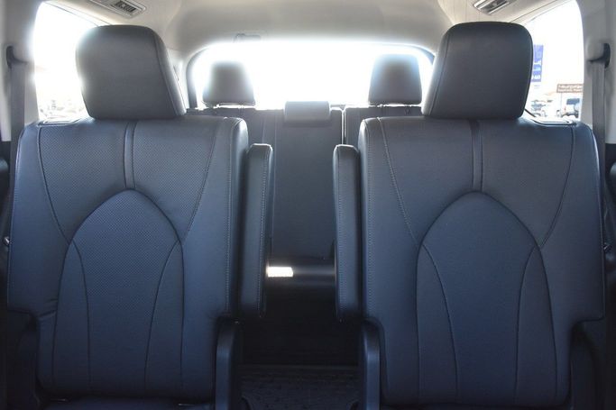 Подержанный Toyota Grand Highlander, 2.4 л, 2024 в Шардже от Alfaris Used Cars Синий цвет.  | AUTO.AE