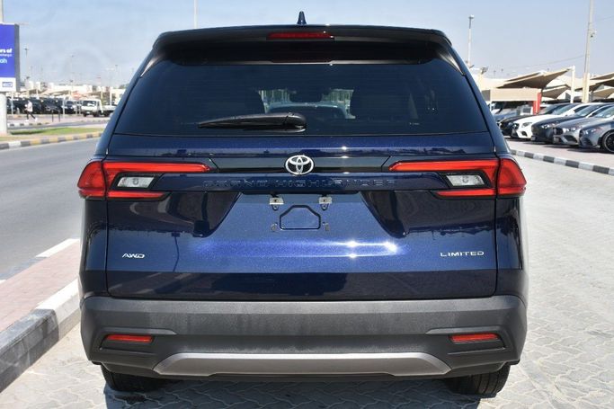 Подержанный Toyota Grand Highlander, 2.4 л, 2024 в Шардже от Alfaris Used Cars Синий цвет.  | AUTO.AE