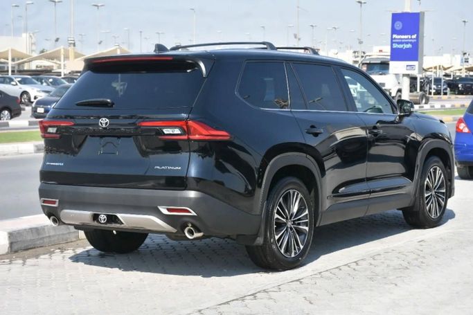 Подержанный Toyota Grand Highlander, 2.4 л, 2024 в Шардже от Alfaris Used Cars Черный цвет. Other | AUTO.AE