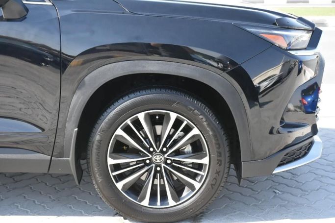 Подержанный Toyota Grand Highlander, 2.4 л, 2024 в Шардже от Alfaris Used Cars Черный цвет. Other | AUTO.AE