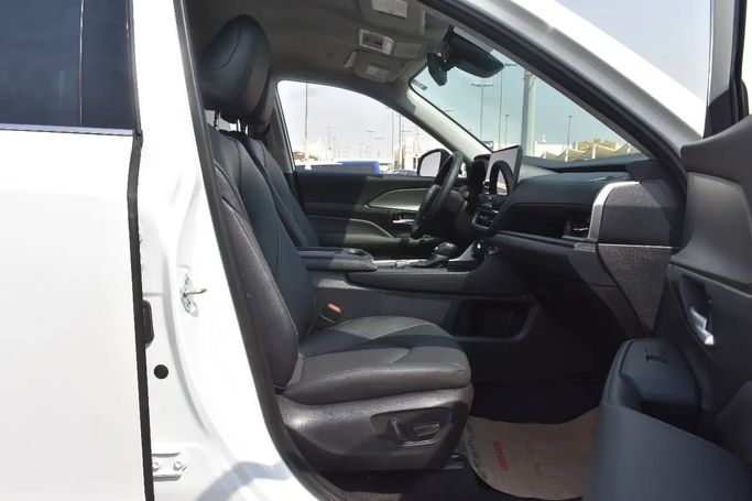 Подержанный Toyota Grand Highlander, 2.4 л, 2024 в Шардже от Alfaris Used Cars Белый цвет. Other | AUTO.AE