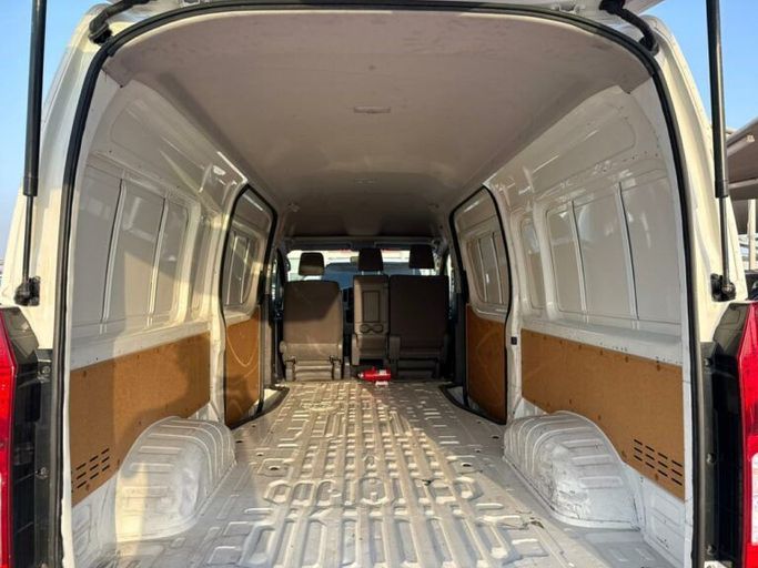 Новый Toyota HiAce H300, 3.5 л, 2021 в Шардже от Al Aram Cars Белый цвет. GCC | AUTO.AE