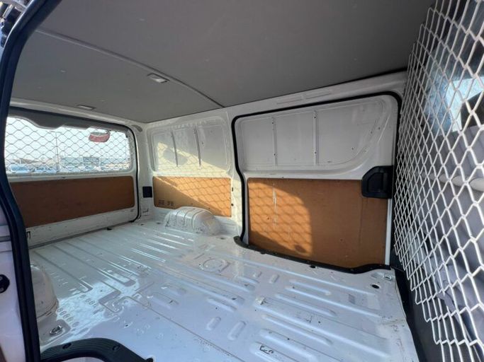 Новый Toyota HiAce H200 Рестайлинг, 2.0 л, 2021 в Шардже от Al Aram Cars Белый цвет. GCC | AUTO.AE