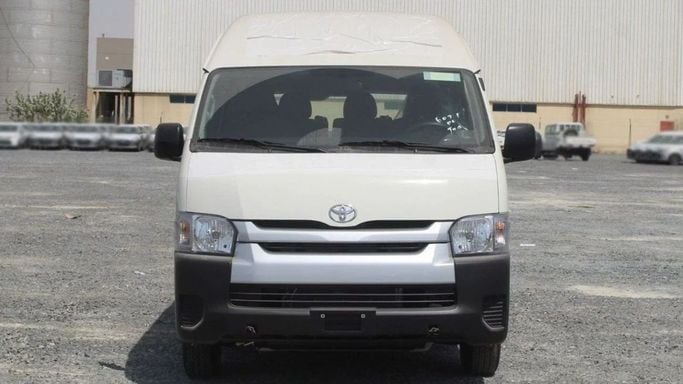 Новый Toyota HiAce H200 Рестайлинг, 2.5 л, 2025 в Шардже от Nour Alnukhba Motors Белый цвет. GCC | AUTO.AE