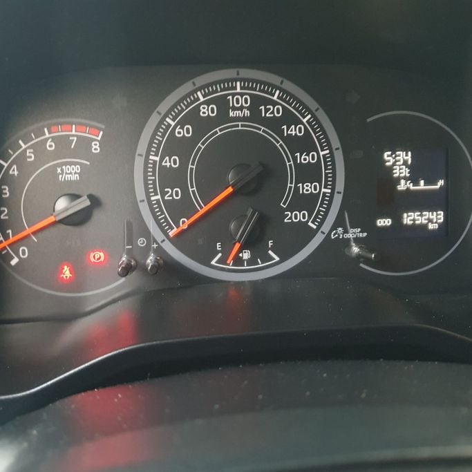 Подержанный Toyota HiAce H300, 3.5 л, 2022 в Шардже от Ishtar Used Cars Белый цвет. GCC | AUTO.AE