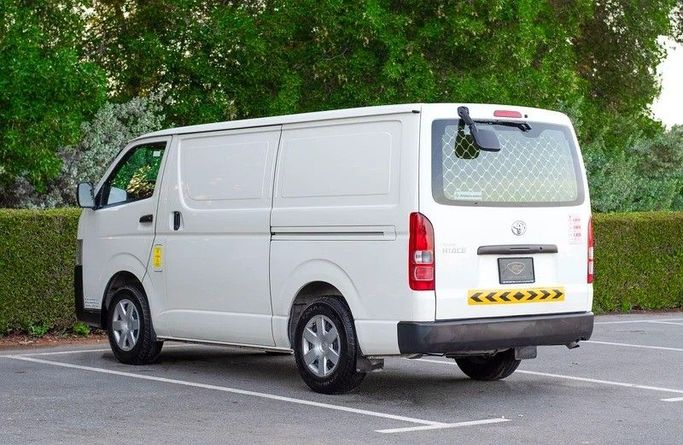 Used Toyota HiAce H200 Facelift, 2.0 l, 2022 in Sharjah by First Choice Cars, White color. GCC Specs | AUTO.AE