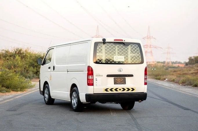 Used Toyota HiAce H200 Facelift, 2.0 l, 2021 in Sharjah by First Choice Cars, White color. GCC Specs | AUTO.AE