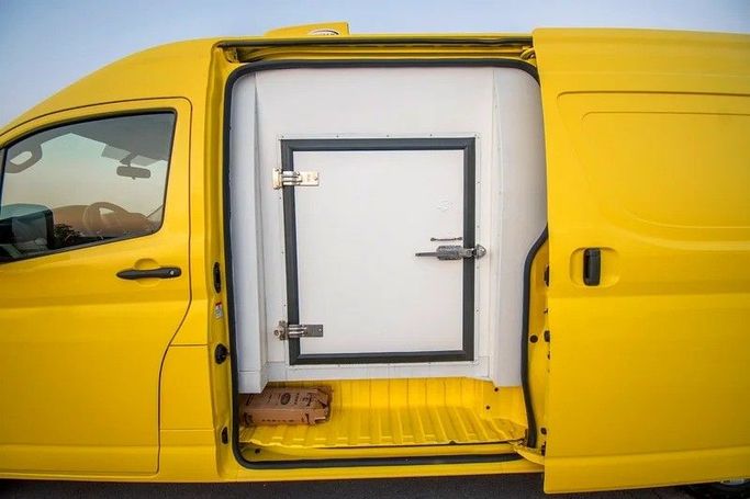 Подержанный Toyota HiAce H200 Рестайлинг, 2.0 л, 2020 в Шардже от First Choice Cars Желтый цвет. GCC | AUTO.AE