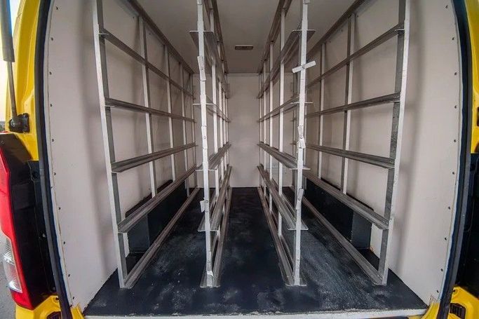 Подержанный Toyota HiAce H200 Рестайлинг, 2.0 л, 2020 в Шардже от First Choice Cars Желтый цвет. GCC | AUTO.AE