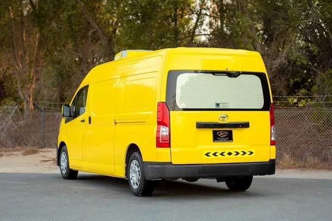 Used Toyota HiAce H200 Facelift, 2.0 l, 2020 in Sharjah by First Choice Cars, Yellow color. GCC Specs | AUTO.AE