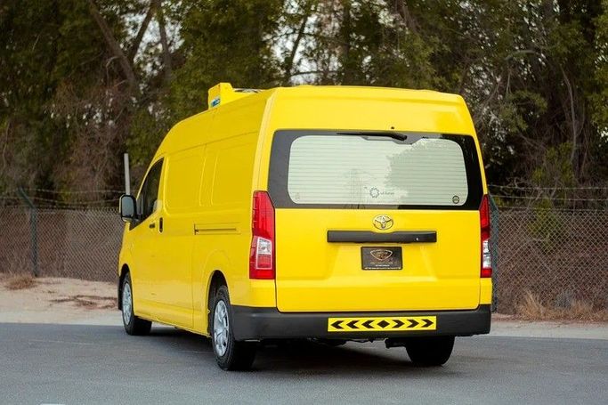 Used Toyota HiAce H300, 3.5 l, 2020 in Sharjah by First Choice Cars, Yellow color. GCC Specs | AUTO.AE