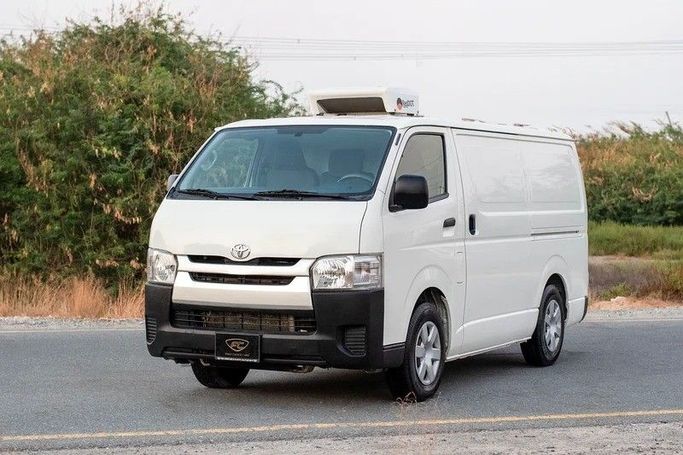 Used Toyota HiAce H200 Facelift, 2.0 l, 2022 in Sharjah by First Choice Cars, White color. GCC Specs | AUTO.AE