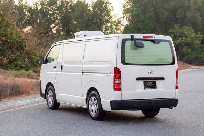 Used Toyota HiAce H200 Facelift, 2.0 l, 2022 in Sharjah by First Choice Cars, White color. GCC Specs | AUTO.AE