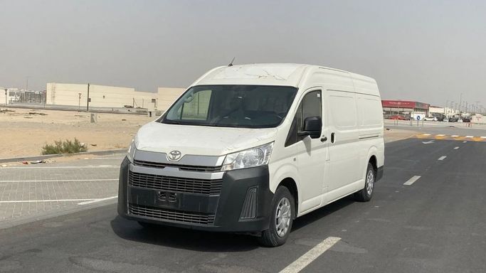 Подержанный Toyota HiAce H300, 2.8 л, 2022 в Шардже от Halla Cars Белый цвет. GCC | AUTO.AE