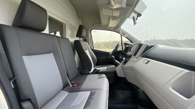 Подержанный Toyota HiAce H300, 2.8 л, 2022 в Шардже от Halla Cars Белый цвет. GCC | AUTO.AE