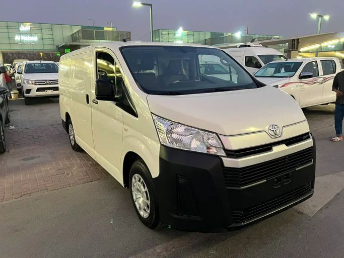 Подержанный Toyota HiAce H200 Рестайлинг, 2.7 л, 2021 в Шардже от Al Nabeel Used Cars Белый цвет.  | AUTO.AE