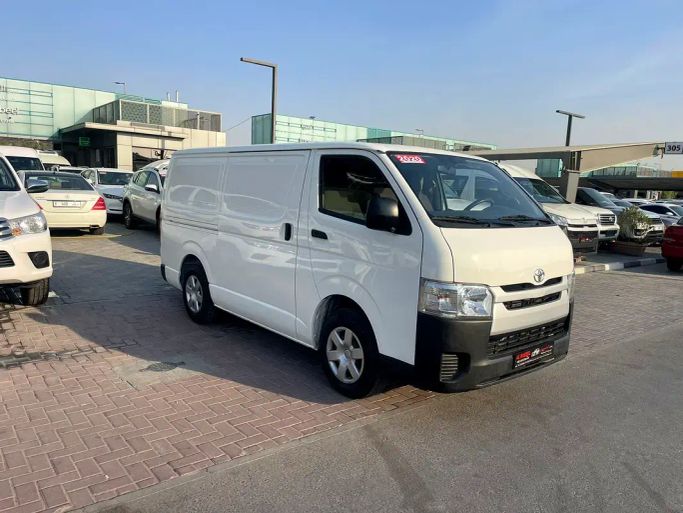مستعملة Toyota HiAce عملية فيس ليفت H200, 2.0 l, 2020 في في الشارقة من Al Nabeel Used Cars، اللون أبيض.  | AUTO.AE