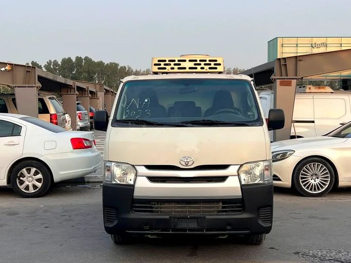 مستعملة Toyota HiAce عملية فيس ليفت H200, 2.0 l, 2023 في في الإمارات, الشارقة من Al Nabeel Used Cars، اللون أبيض. مواصفات الخليج | AUTO.AE | إعلان #279044