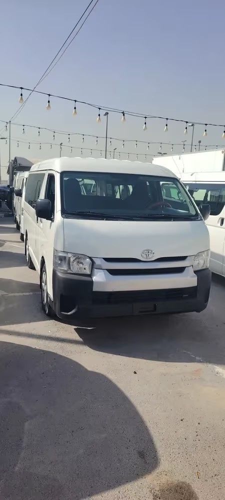 Подержанный Toyota HiAce H200 Рестайлинг, 2.7 л, 2015 в ОАЭ, Шарджа от Wafi Used Cars Белый цвет. GCC | AUTO.AE | Объявление #280698