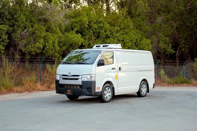 Used ⁦Toyota HiAce H200 Facelift, 2.7 l, 2022⁩ in UAE, Sharjah by First Choice Cars, White color. GCC Specs | AUTO.AE | Listing #284896