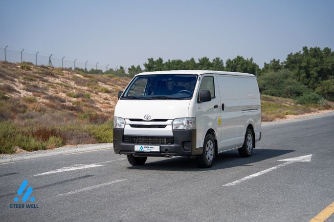 Подержанный ⁦Toyota HiAce H200 Рестайлинг, 2.7 л, 2022⁩ в ОАЭ, Шарджа от SteerWell Auto Белый цвет. GCC | AUTO.AE | Объявление #287732