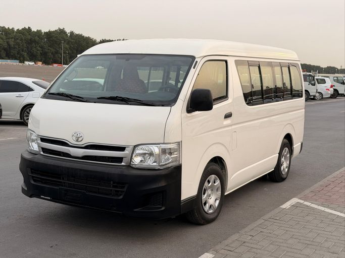 مستعملة ⁦Toyota HiAce عملية فيس ليفت H200، 2.0 l، 2012⁩ في في الإمارات, الشارقة من CAR POINT USED CARS، اللون أبيض. مواصفات الخليج | AUTO.AE | إعلان #289720