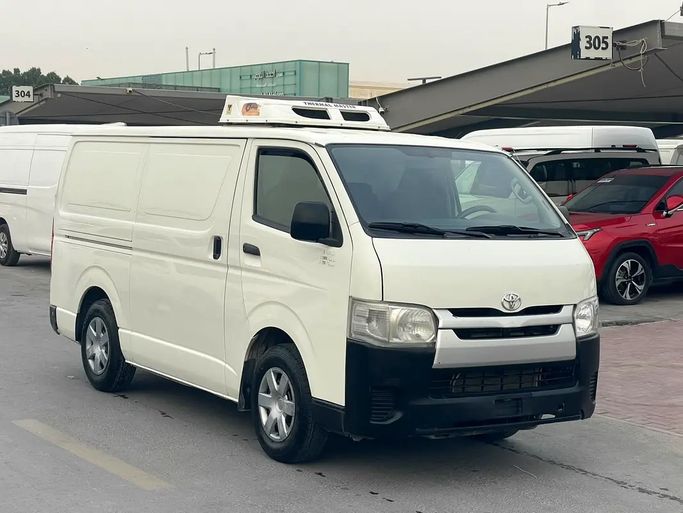 مستعملة ⁦Toyota HiAce عملية فيس ليفت H200، 2.7 l، 2022⁩ في في الإمارات, الشارقة من LUGEN USED CARS TR LLC، اللون أبيض. مواصفات الخليج | AUTO.AE | إعلان #290792