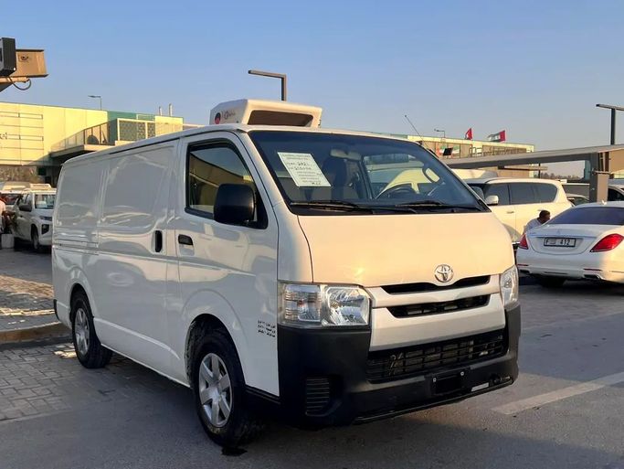 مستعملة ⁦Toyota HiAce عملية فيس ليفت H200، 2.0 l، 2021⁩ في في الإمارات, الشارقة من Al Nabeel Used Cars، اللون أبيض. مواصفات الخليج | AUTO.AE | إعلان #293671