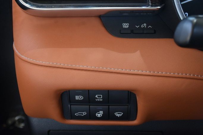 Подержанный Toyota Highlander IV (U70), 3.5 л, 2022 в Шардже от Alfaris Used Cars Серый цвет.  | AUTO.AE