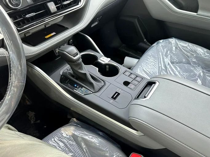 Новый Toyota Highlander IV (U70), 2.5 л, 2025 в Шардже от Almarid Motors Белый цвет. GCC | AUTO.AE