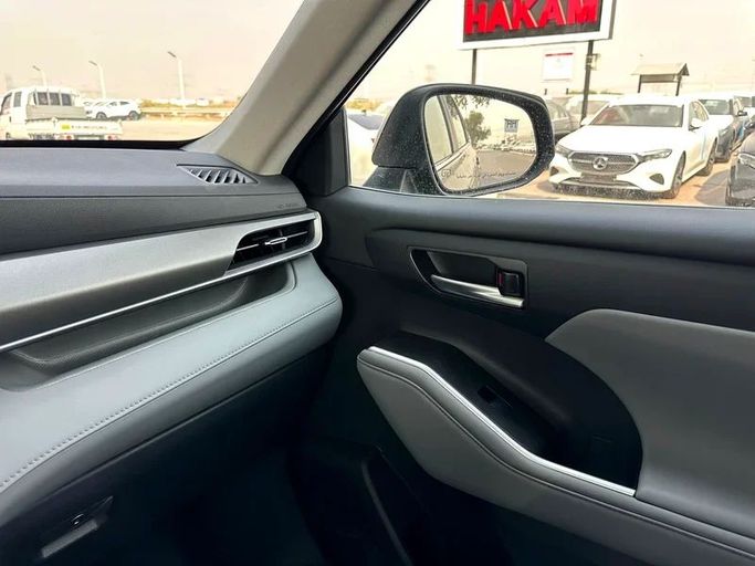 Новый Toyota Highlander IV (U70), 2.5 л, 2025 в Шардже от Almarid Motors Белый цвет. GCC | AUTO.AE