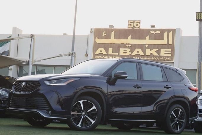 Подержанный Toyota Highlander IV (U70), 3.5 л, 2021 в Шардже от Al Bake Used Cars Черный цвет.  | AUTO.AE