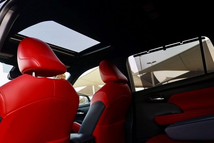 Подержанный Toyota Highlander IV (U70), 3.5 л, 2021 в Шардже от Al Bake Used Cars Черный цвет.  | AUTO.AE