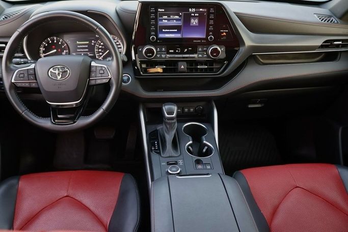 Подержанный Toyota Highlander IV (U70), 3.5 л, 2021 в Шардже от Al Bake Used Cars Черный цвет.  | AUTO.AE