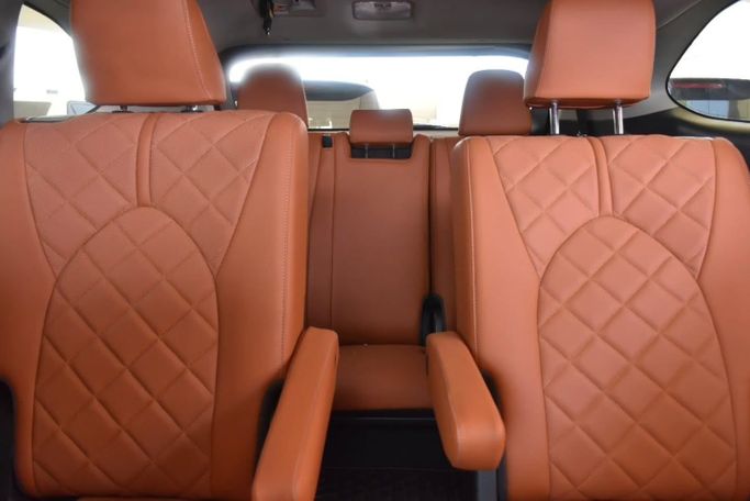 Used Toyota Highlander IV (U70), 3.5 l, 2022 in Sharjah by Alfaris Used Cars, Grey color. Other | AUTO.AE