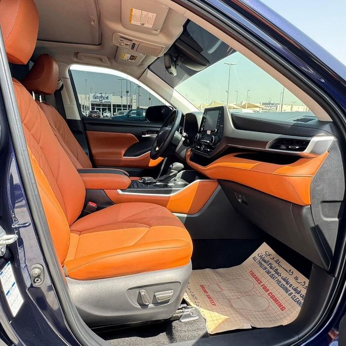 Used Toyota Highlander IV (U70), 2.4 l, 2022 in Sharjah by Alfaris Used Cars, Blue color. Other | AUTO.AE