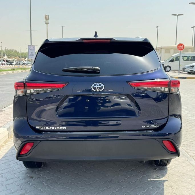 Used Toyota Highlander IV (U70), 2.4 l, 2022 in Sharjah by Alfaris Used Cars, Blue color. Other | AUTO.AE