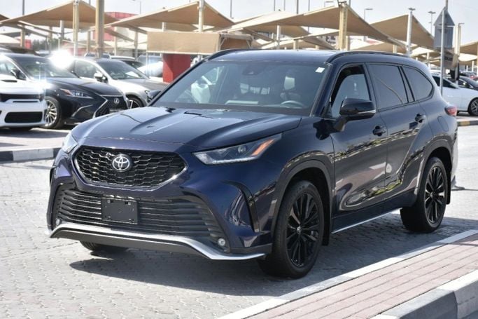 Подержанный Toyota Highlander IV (U70), 3.5 л, 2023 в Шардже от Alfaris Used Cars Фиолетовый цвет. Other | AUTO.AE