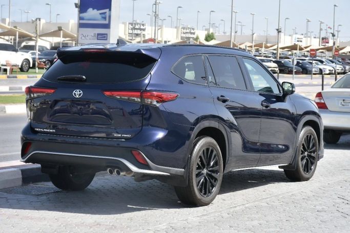 Подержанный Toyota Highlander IV (U70), 3.5 л, 2023 в Шардже от Alfaris Used Cars Фиолетовый цвет. Other | AUTO.AE