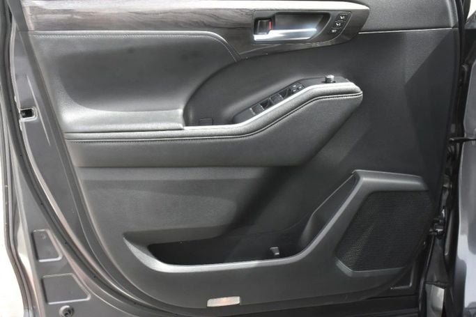 Подержанный Toyota Highlander IV (U70), 3.5 л, 2021 в Шардже от Alfaris Used Cars Серый цвет. Other | AUTO.AE