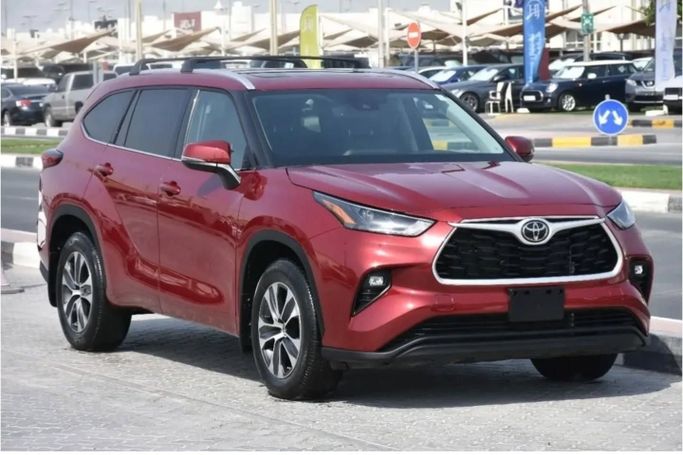 Used Toyota Highlander IV (U70), 2.4 l, 2022 in Sharjah by Alfaris Used Cars, Red color. Other | AUTO.AE