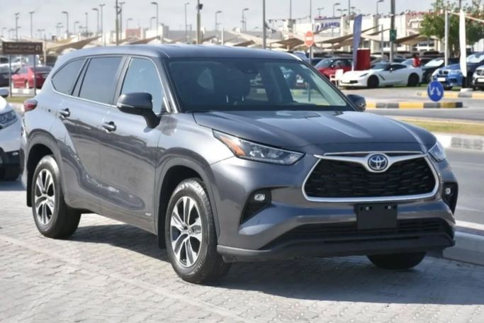 Used Toyota Highlander IV (U70), 3.5 l, 2023 in Sharjah by Alfaris Used Cars, Grey color. Other | AUTO.AE