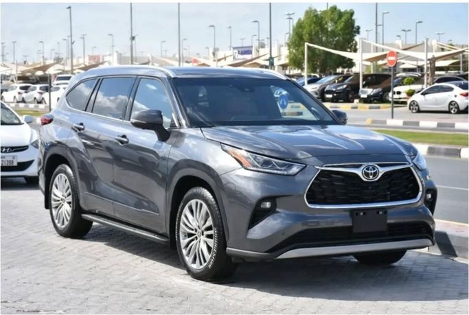 Used Toyota Highlander IV (U70), 2.0 l, 2023 in Sharjah by Alfaris Used Cars, Grey color. Other | AUTO.AE