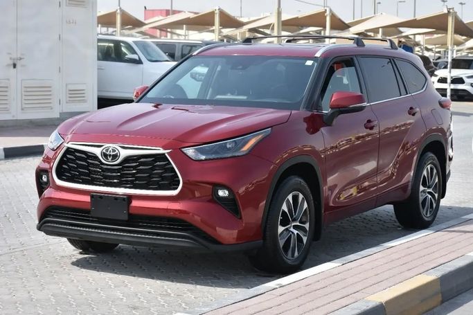 Подержанный Toyota Highlander IV (U70), 2.4 л, 2022 в Шардже от Alfaris Used Cars Красный цвет. Other | AUTO.AE