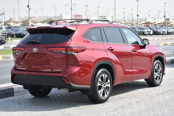 Подержанный Toyota Highlander IV (U70), 2.4 л, 2022 в Шардже от Alfaris Used Cars Красный цвет. Other | AUTO.AE