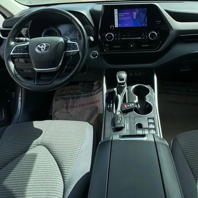 Подержанный Toyota Highlander IV (U70), 2.0 л, 2023 в Шардже от Alfaris Used Cars Серый цвет. Other | AUTO.AE
